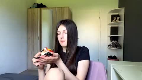 Mari online show from 06-22-26, 10:01