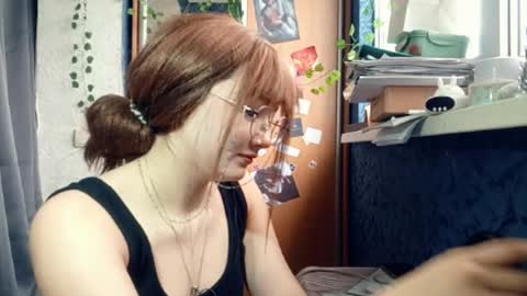 Snapshot of willodeanheitner chatting on 03-05-26, 11:28 Phoebe online show from 03-05-26, 11:28