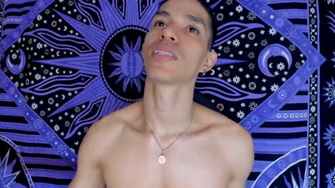 Snapshot of willy_veins chatting on 12-14-24, 07:29 willy_veins online show from 12-14-24, 07:29