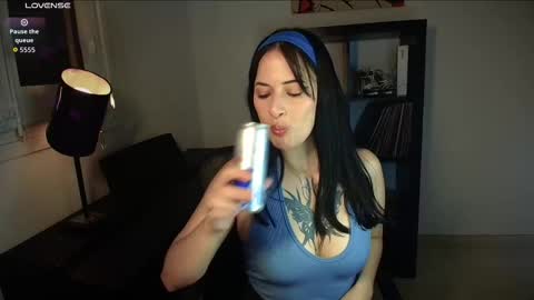 Snapshot of windy_butterfly chatting on 09-15-25, 09:04 Sara online show from 09-15-25, 09:04