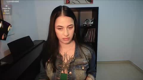 Snapshot of windy_butterfly chatting on 09-28-25, 05:51 Sara online show from 09-28-25, 05:51