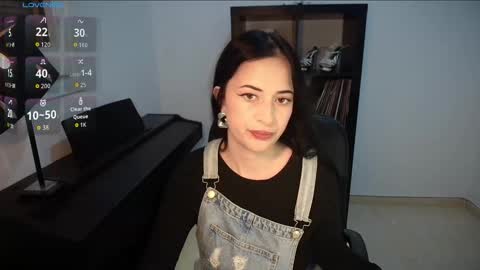Snapshot of windy_butterfly chatting on 10-12-25, 06:40 Sara online show from 10-12-25, 06:40