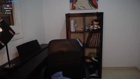 Snapshot of windy_butterfly chatting on 10-19-25, 08:09 Sara online show from 10-19-25, 08:09