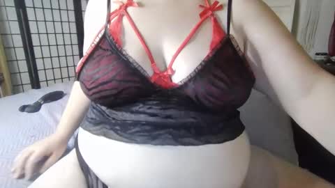 Winnie online show from 10-30-25, 04:58