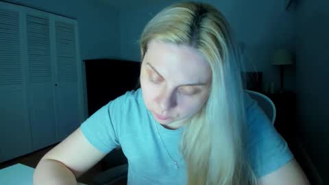 Snapshot of winter_miracle chatting on 05-13-26, 03:59 Winter Miracle online show from 05-13-26, 03:59