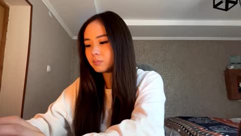 Amina online show from 10-26-25, 04:40