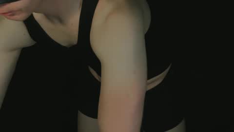 Snapshot of wipwips chatting on 09-21-25, 06:04 KiwiFruit89 online show from 09-21-25, 06:04