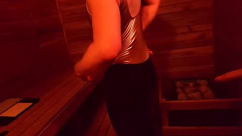 Snapshot of wipwips chatting on 02-25-26, 08:24 KiwiFruit89 online show from 02-25-26, 08:24