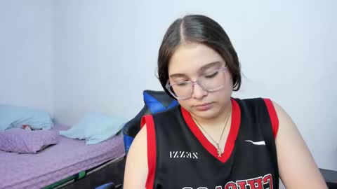 Snapshot of wish_coup_18151170 chatting on 09-30-25, 11:32 Alice and Mike online show from 09-30-25, 11:32