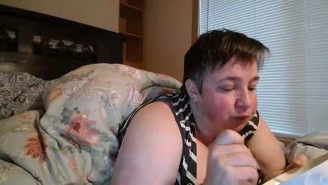 Snapshot of witchannie chatting on 12-18-25, 10:27 Annie online show from 12-18-25, 10:27