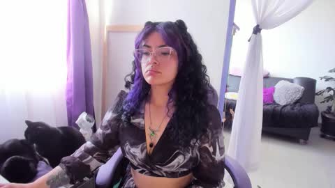     Luna Violeta  A r t i s t  online show from 10-02-25, 09:00