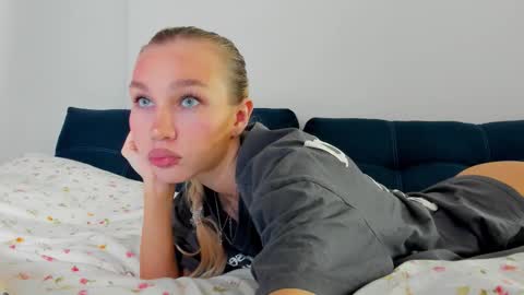 Snapshot of wladilia chatting on 11-25-25, 09:26 wladilia online show from 11-25-25, 09:26