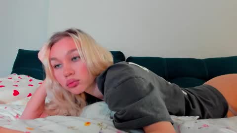 Snapshot of wladilia chatting on 11-26-25, 08:21 wladilia online show from 11-26-25, 08:21