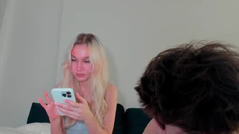 Snapshot of wladilia chatting on 11-30-25, 10:25 wladilia online show from 11-30-25, 10:25