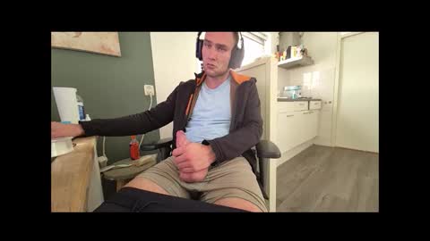 Snapshot of wnhz27 chatting on 09-10-25, 01:55 wnhz27 online show from 09-10-25, 01:55