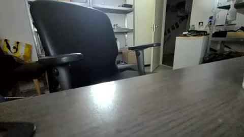 Snapshot of wnhz27 chatting on 10-23-25, 11:24 wnhz27 online show from 10-23-25, 11:24