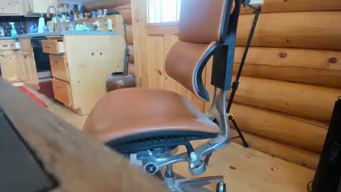 Snapshot of wobbleon chatting on 02-08-25, 08:42 Gobbleon online show from 02-08-25, 08:42