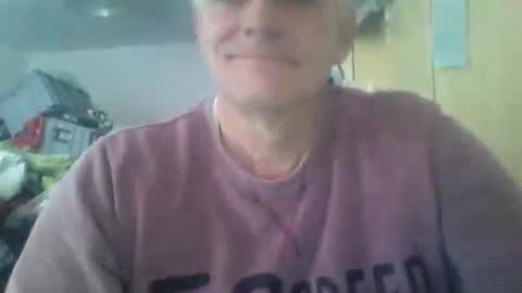 Snapshot of wohnung_at chatting on 12-23-25, 10:35 wohnung_at online show from 12-23-25, 10:35