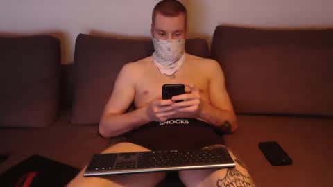wolf021221 online show from 04-15-26, 08:31
