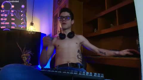  W O L F  online show from 03-11-26, 11:38