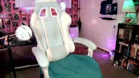 Wolfie online show from 06-19-26, 09:51