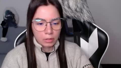 Snapshot of wolfs_daughter chatting on 12-14-25, 02:28 Alex online show from 12-14-25, 02:28