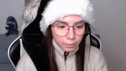 Snapshot of wolfs_daughter chatting on 12-15-25, 02:05 Alex online show from 12-15-25, 02:05