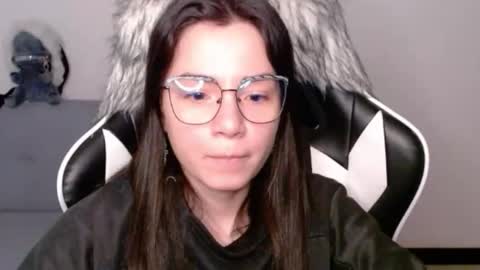 Snapshot of wolfs_daughter chatting on 12-22-25, 02:08 Alex online show from 12-22-25, 02:08