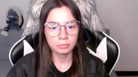 Snapshot of wolfs_daughter chatting on 12-23-25, 02:09 Alex online show from 12-23-25, 02:09