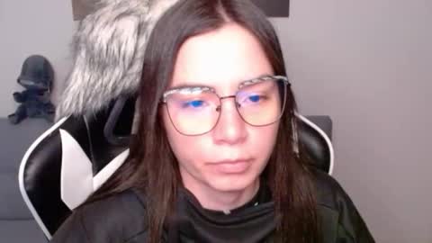 Snapshot of wolfs_daughter chatting on 01-06-26, 02:04 Alex online show from 01-06-26, 02:04