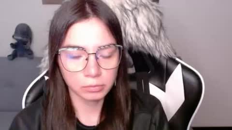 Snapshot of wolfs_daughter chatting on 01-08-26, 02:03 Alex online show from 01-08-26, 02:03