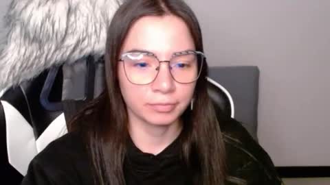 Snapshot of wolfs_daughter chatting on 01-09-26, 02:14 Alex online show from 01-09-26, 02:14