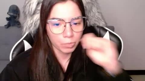 Snapshot of wolfs_daughter chatting on 01-10-26, 02:24 Alex online show from 01-10-26, 02:24