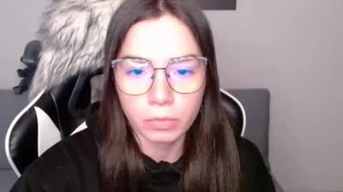 Snapshot of wolfs_daughter chatting on 01-13-26, 02:06 Alex online show from 01-13-26, 02:06