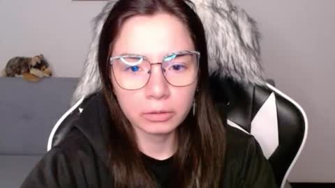 Snapshot of wolfs_daughter chatting on 02-09-26, 02:04 Alex online show from 02-09-26, 02:04