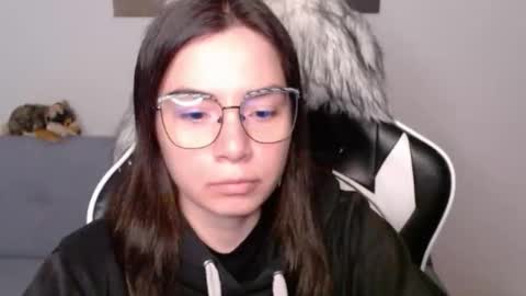 Snapshot of wolfs_daughter chatting on 02-10-26, 02:04 Alex online show from 02-10-26, 02:04