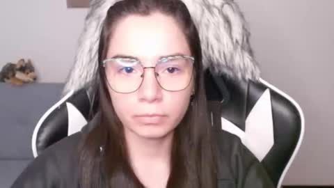 Snapshot of wolfs_daughter chatting on 02-15-26, 01:57 Alex online show from 02-15-26, 01:57