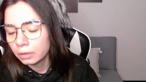 Snapshot of wolfs_daughter chatting on 02-18-26, 02:07 Alex online show from 02-18-26, 02:07