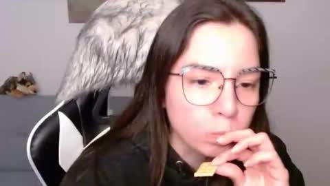 Snapshot of wolfs_daughter chatting on 02-19-26, 02:18 Alex online show from 02-19-26, 02:18