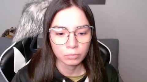 Snapshot of wolfs_daughter chatting on 02-21-26, 02:12 Alex online show from 02-21-26, 02:12