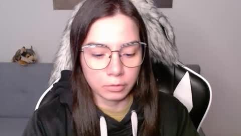 Snapshot of wolfs_daughter chatting on 02-24-26, 02:09 Alex online show from 02-24-26, 02:09