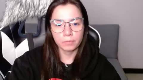 Snapshot of wolfs_daughter chatting on 02-25-26, 01:59 Alex online show from 02-25-26, 01:59