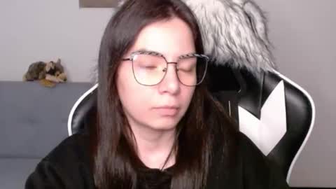 Snapshot of wolfs_daughter chatting on 02-26-26, 02:10 Alex online show from 02-26-26, 02:10