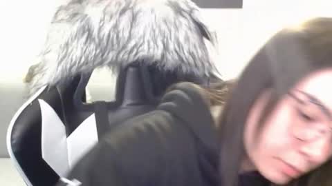 Snapshot of wolfs_daughter chatting on 02-27-26, 01:05 Alex online show from 02-27-26, 01:05