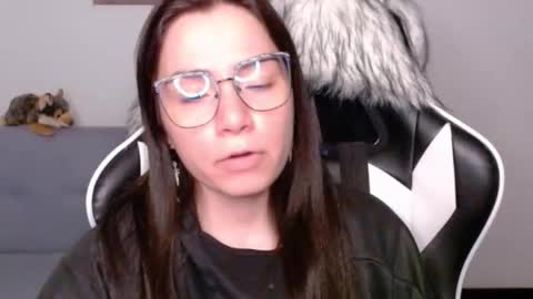 Snapshot of wolfs_daughter chatting on 03-01-26, 01:29 Alex online show from 03-01-26, 01:29