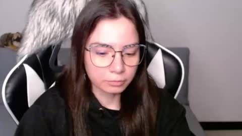 Snapshot of wolfs_daughter chatting on 03-08-26, 02:04 Alex online show from 03-08-26, 02:04