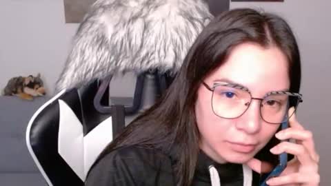 Snapshot of wolfs_daughter chatting on 03-10-26, 01:21 Alex online show from 03-10-26, 01:21