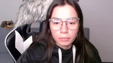 Snapshot of wolfs_daughter chatting on 03-13-26, 02:29 Alex online show from 03-13-26, 02:29