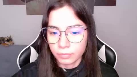 Alex online show from 05-03-26, 01:33