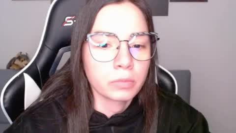 Alex online show from 06-23-26, 01:47